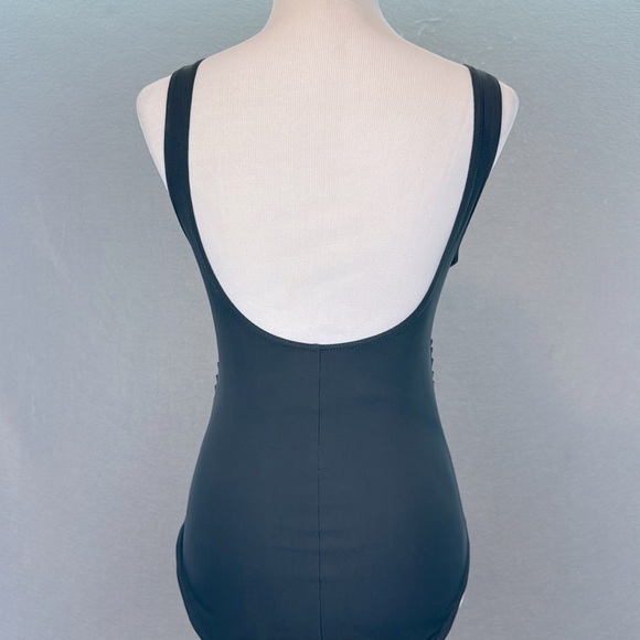 Karla Colletto - women’s one piece Gray Lace-Up front Swimsuit under wire SZ 4 - Picture 2 of 9